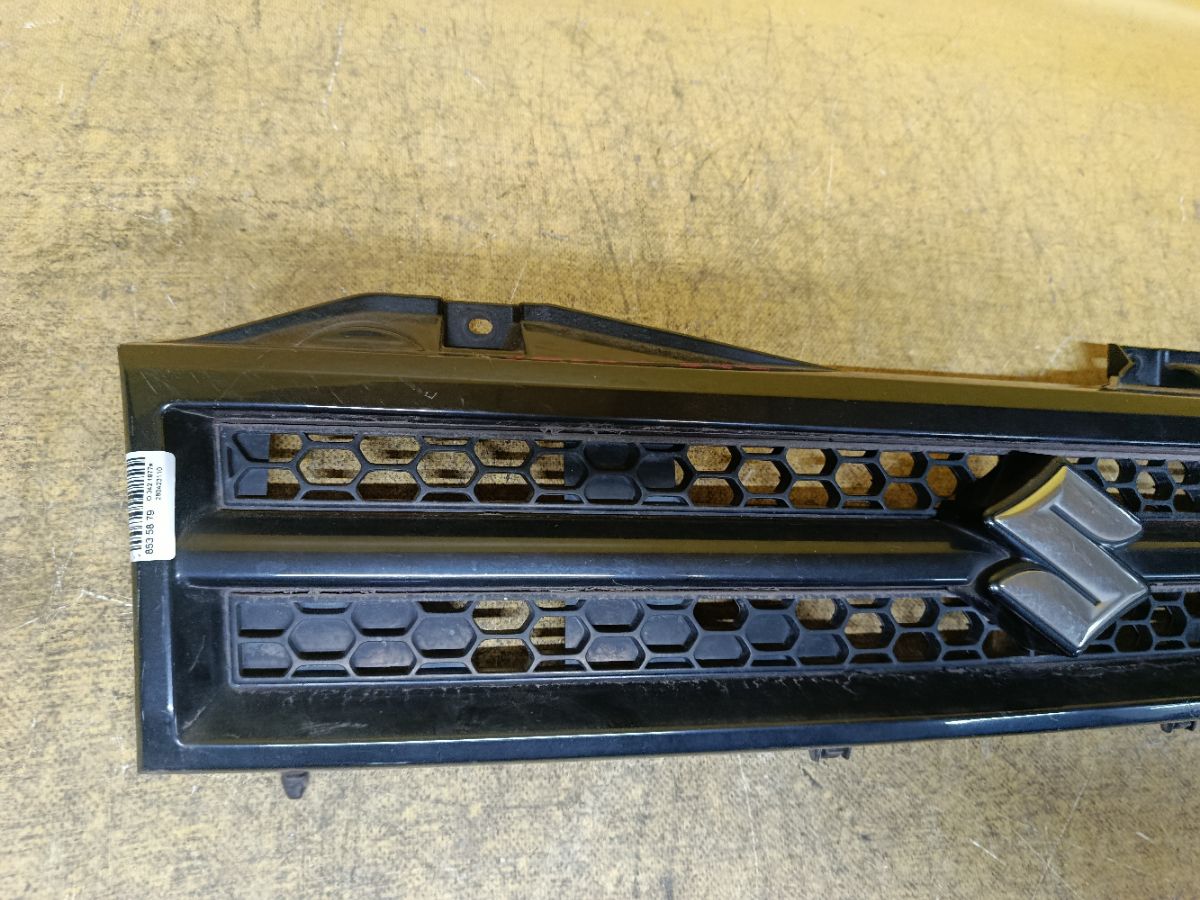 Решетка радиатора 72111-76J0 на Suzuki Jimny JB23W Фото 3