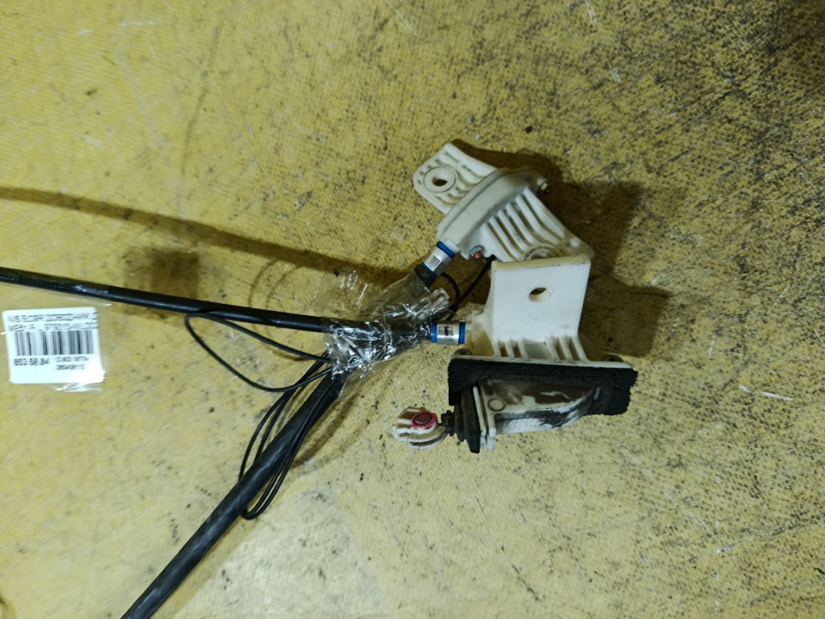 Доводчик двери 979315-WL002 на Nissan Elgrand ME51 Фото 2