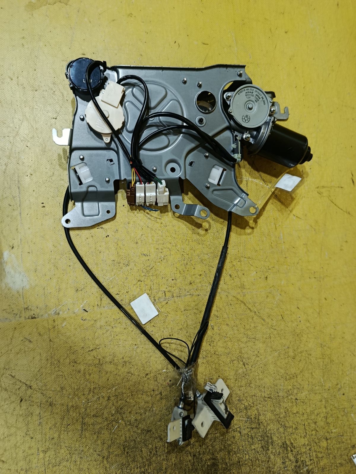 Доводчик двери 979315-WL002 на Nissan Elgrand ME51 Фото 3