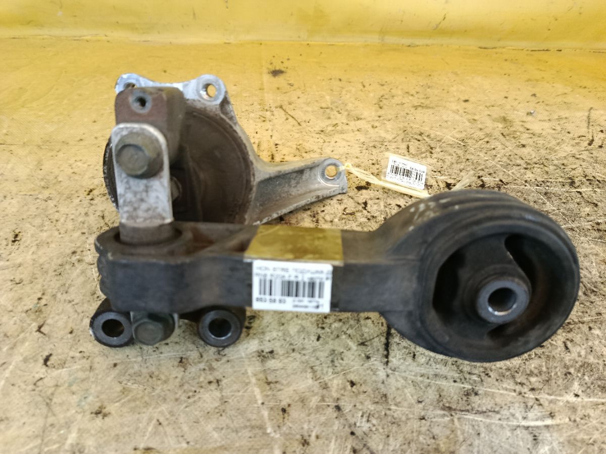 Подушка двигателя на Honda Stream RN8 R20A Фото 1