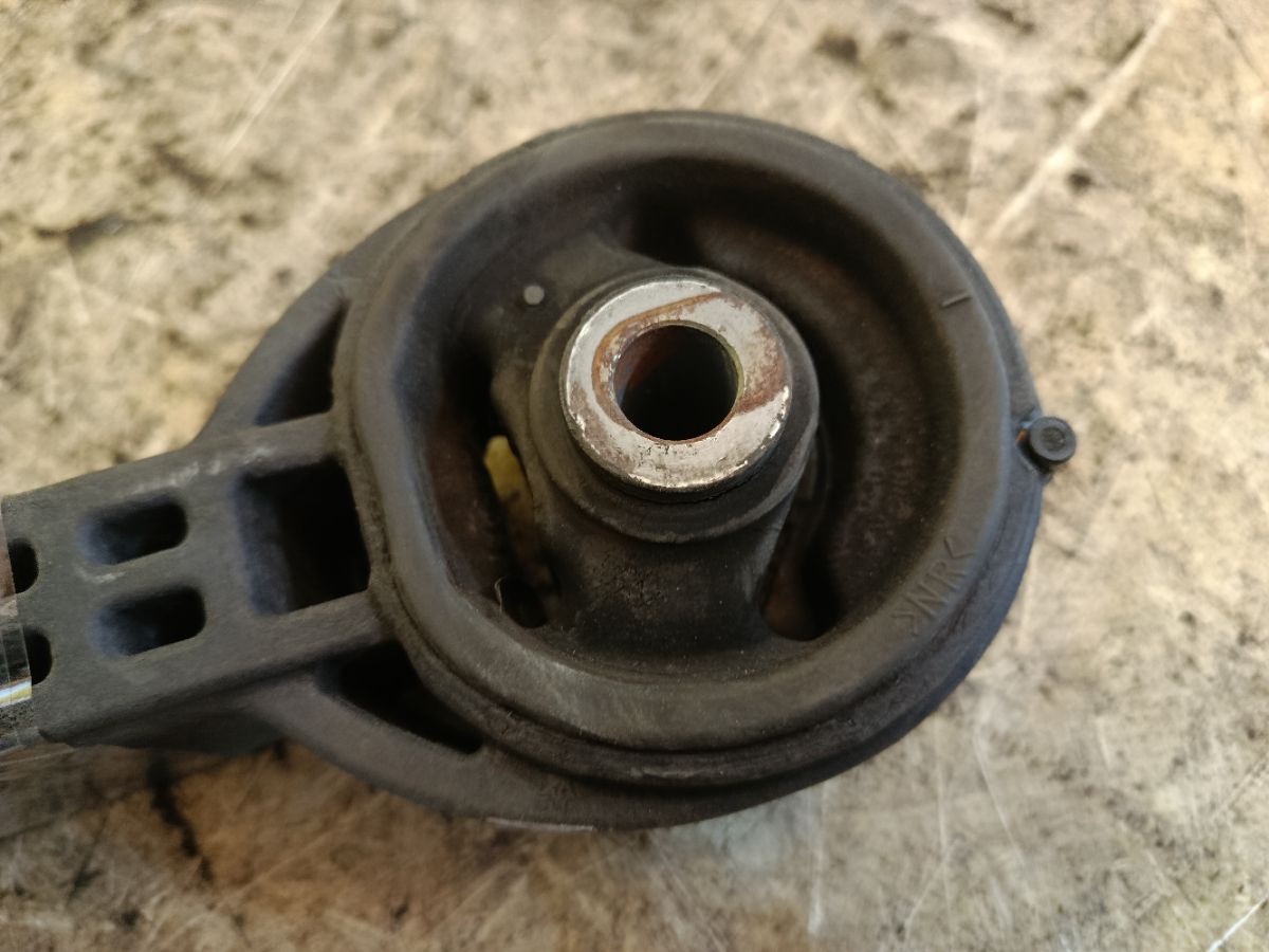 Подушка двигателя на Honda Stream RN8 R20A Фото 3