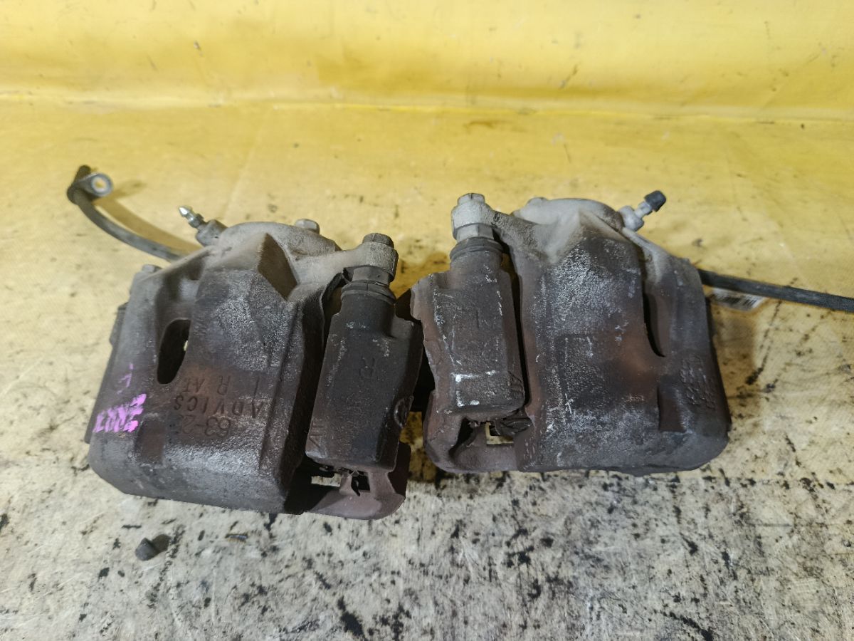 Суппорт на Toyota Noah ZRR70G 3ZR-FAE Фото 1