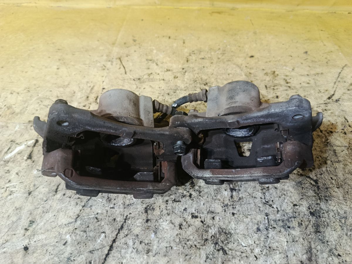 Суппорт на Toyota Noah ZRR70G 3ZR-FAE Фото 2