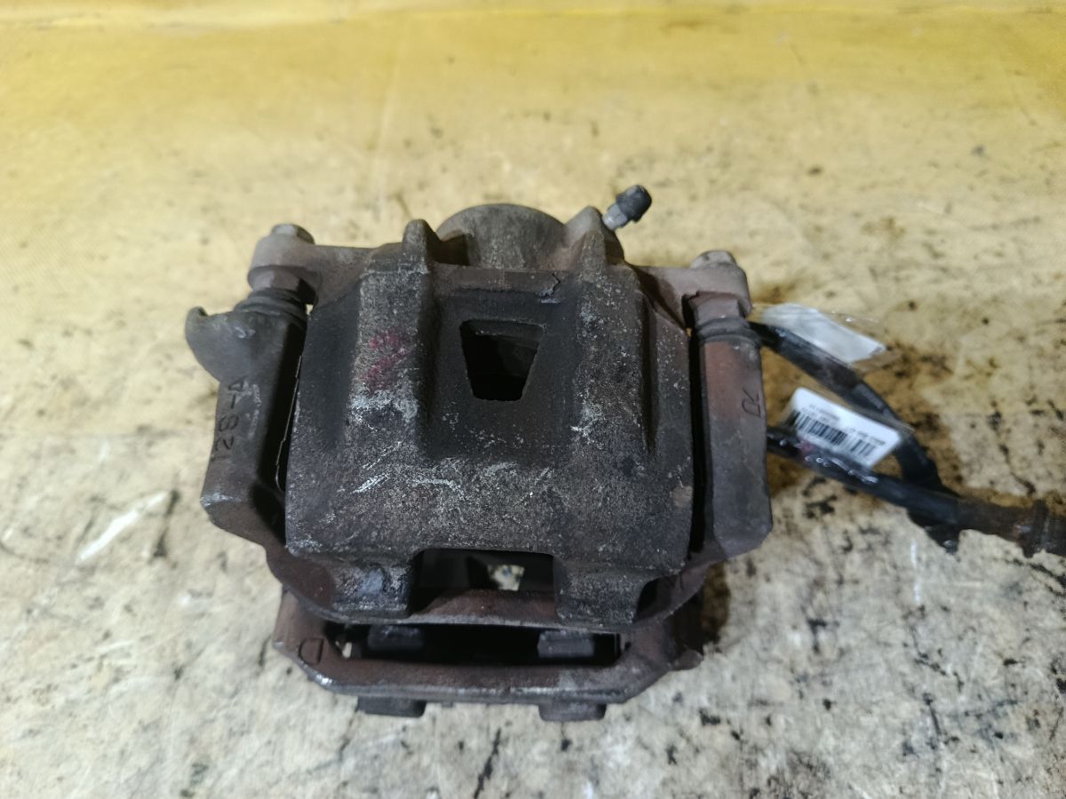 Суппорт на Toyota Noah ZRR70G 3ZR-FAE Фото 3