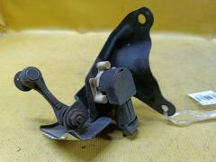 Датчик регулировки наклона фар на Toyota Noah ZRR70G, Заднее расположение