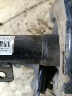 Стойка амортизатора на Toyota Noah ZRR70G 3ZR-FAE Фото 2