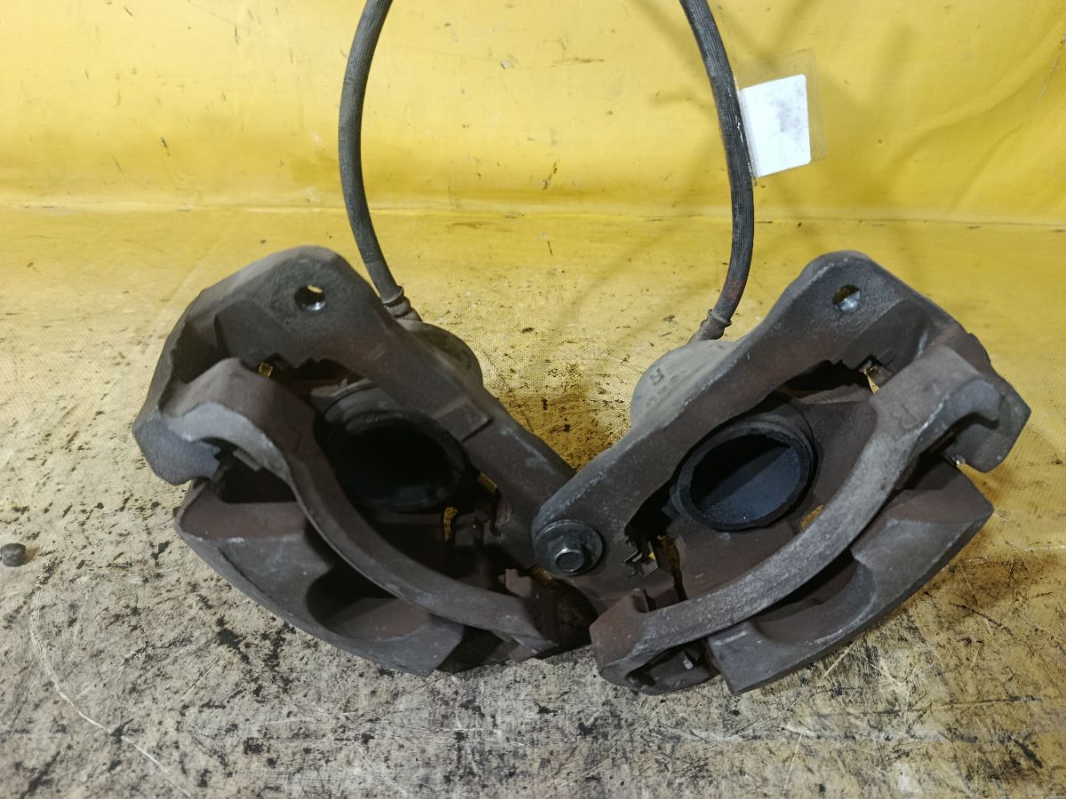 Суппорт на Toyota Noah ZRR70G 3ZR-FAE Фото 1