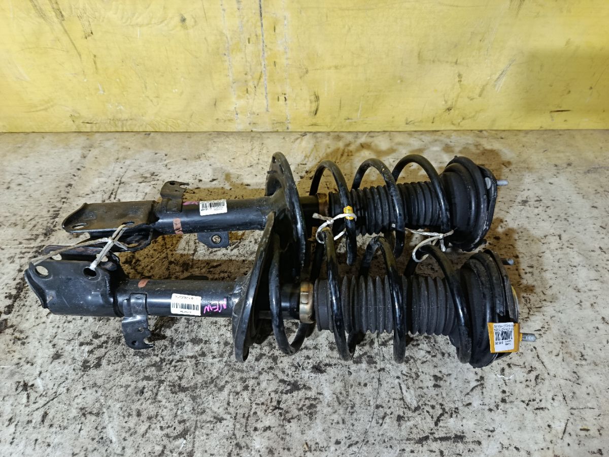 Стойка амортизатора 48520-28330, 48510-28330 на Toyota Noah ZRR70G 3ZR-FAE Фото 1