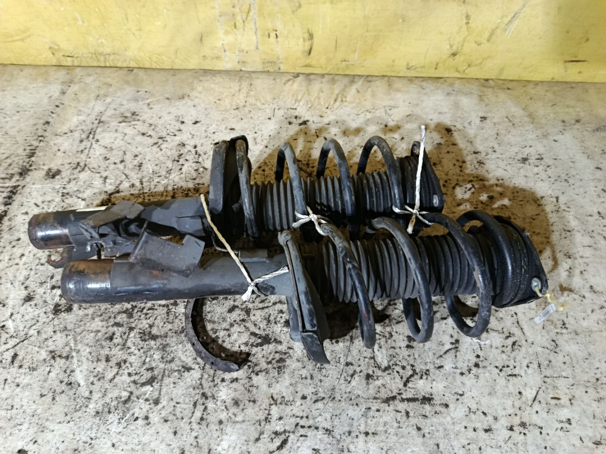 Стойка амортизатора на Mazda Axela BLEFP LF-VDS Фото 1