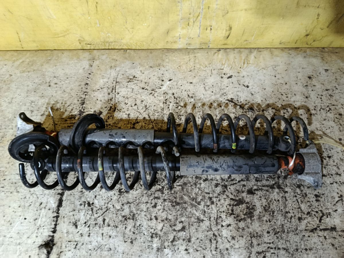 Амортизатор на Mazda Axela BLEFP Фото 1