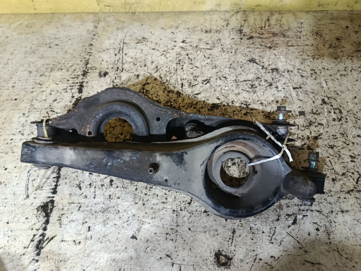 Рычаг 1064128, 1150353, 30666105, 31277584, 98AG-5K652-AK, BBP3-28-300A, BBP3-28-300B, BBP3-28-300C, BP4K-28-300C, BP4K-28-300D, BP4K-28-300E, UQ-075-7025 на Mazda Axela BLEFP LF-VDS Фото 1