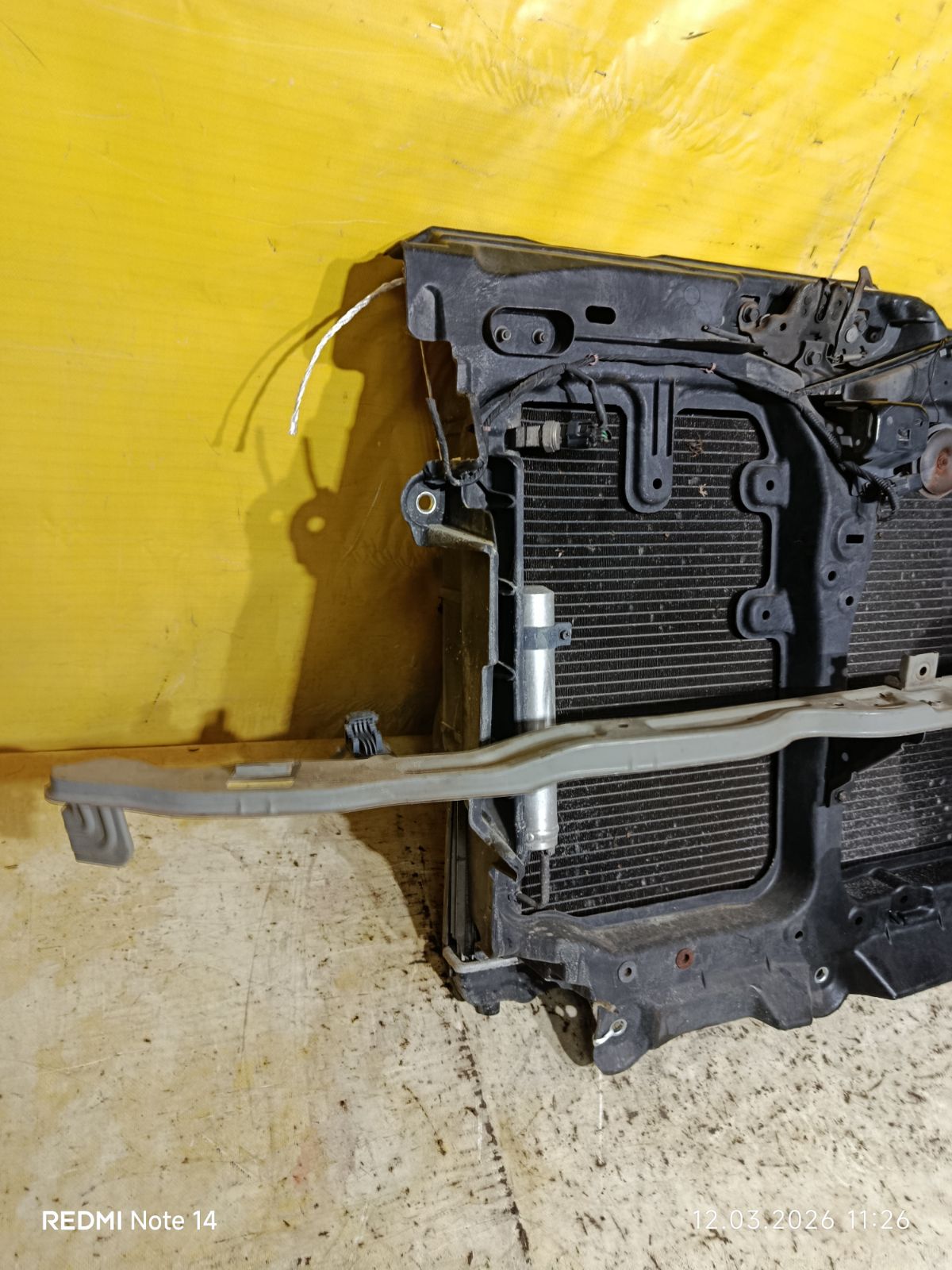 Телевизор на Nissan Elgrand ME51 VQ25DE Фото 2