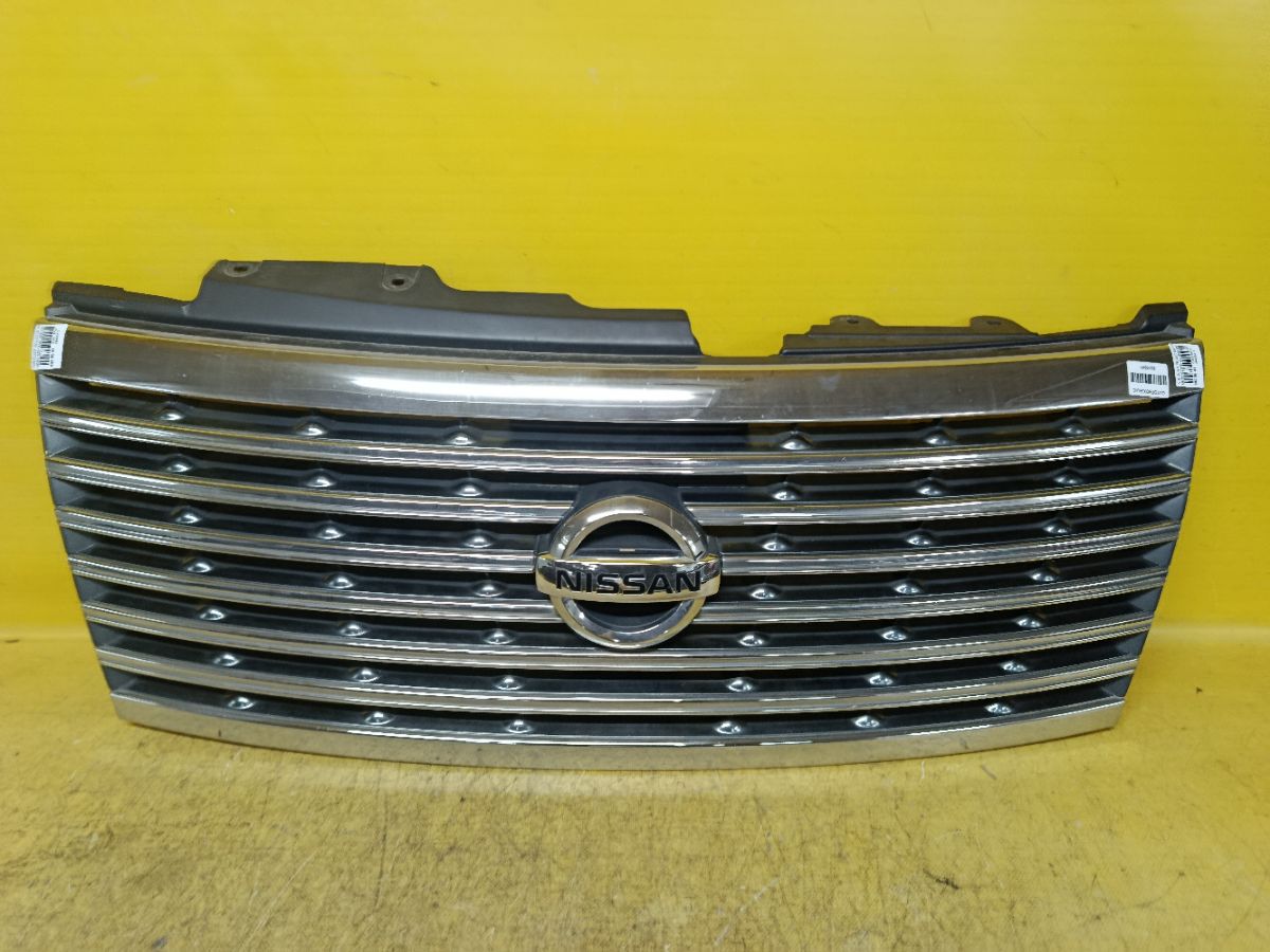 Решетка радиатора 62310-WL600 на Nissan Elgrand ME51 Фото 1