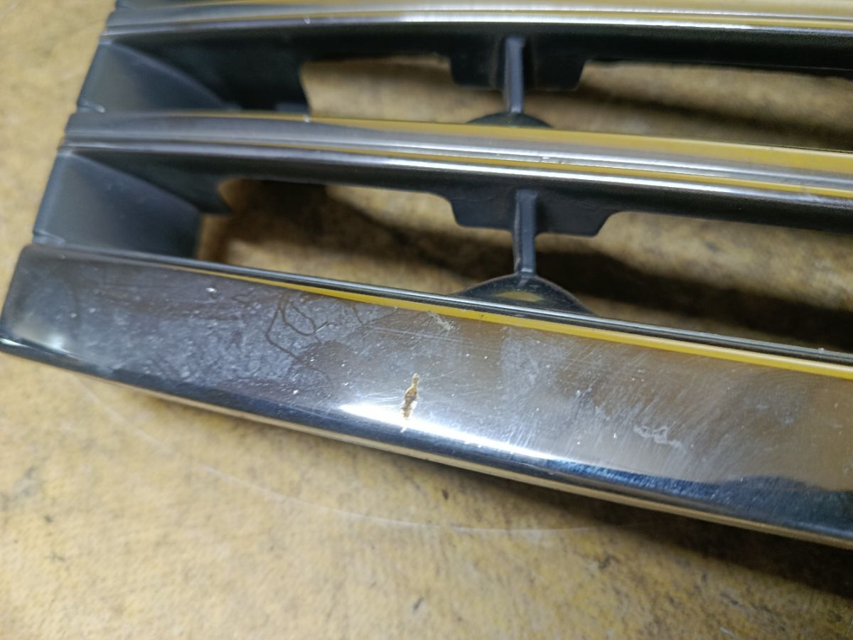 Решетка радиатора 62310-WL600 на Nissan Elgrand ME51 Фото 5