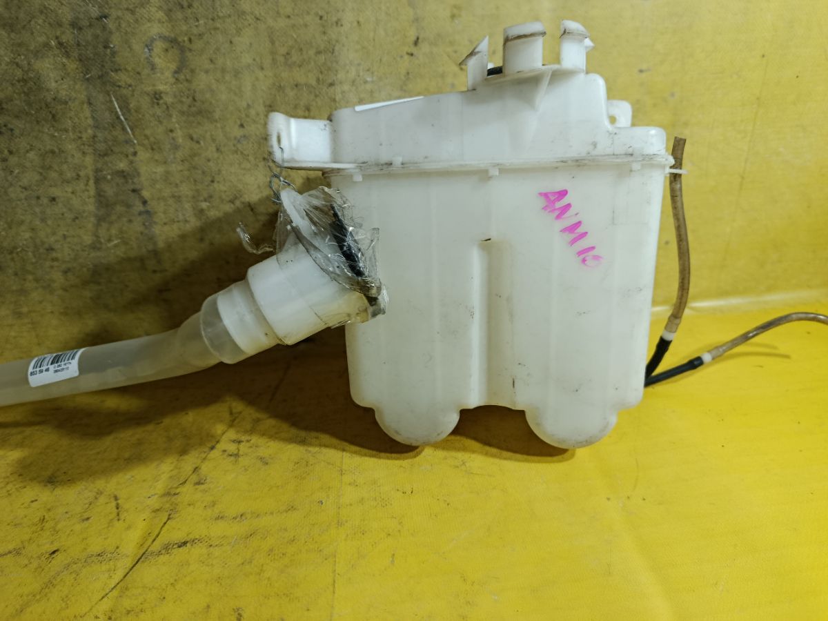 Бачок омывателя 85315-68010 на Toyota Isis ANM10G Фото 2