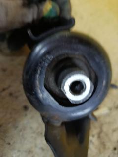 Подушка двигателя 12305-28120 на Toyota Isis ANM10G 1AZ-FSE Фото 3