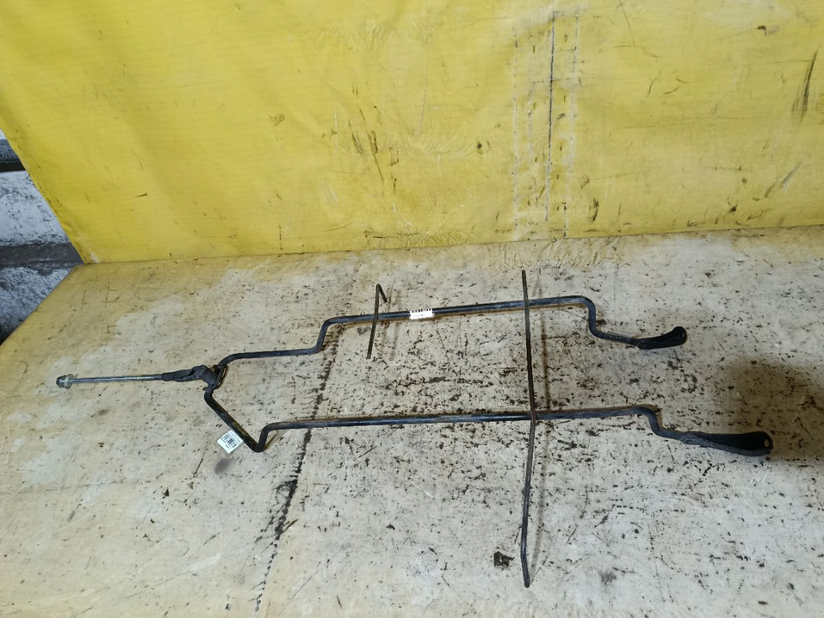 Крепление запасного колеса на Toyota Isis ANM10G Фото 1