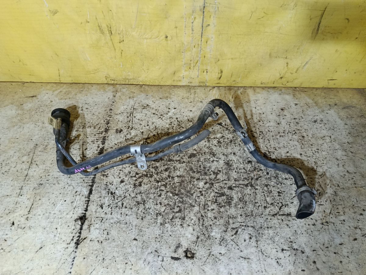 Заливная горловина топливного бака 77201-44191 на Toyota Isis ANM10G 1AZ-FSE Фото 2