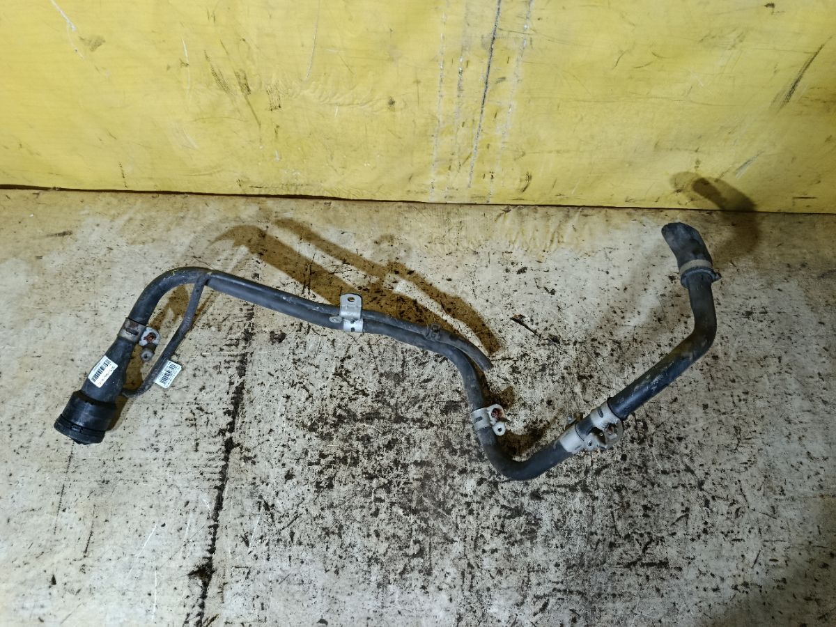 Заливная горловина топливного бака 77201-44191 на Toyota Isis ANM10G 1AZ-FSE Фото 3