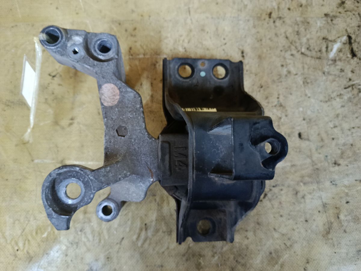 Подушка двигателя на Nissan X-Trail NT31 MR20DE Фото 1