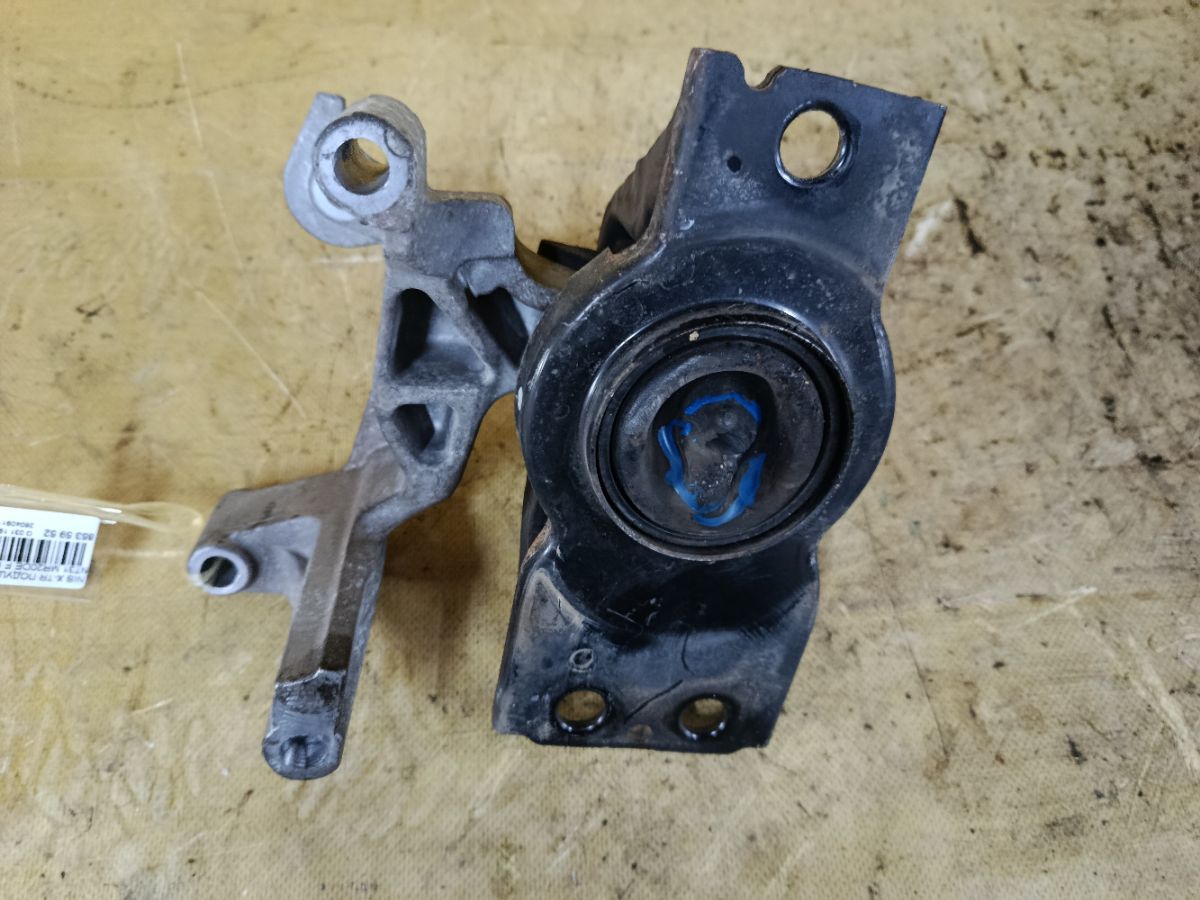Подушка двигателя на Nissan X-Trail NT31 MR20DE Фото 2