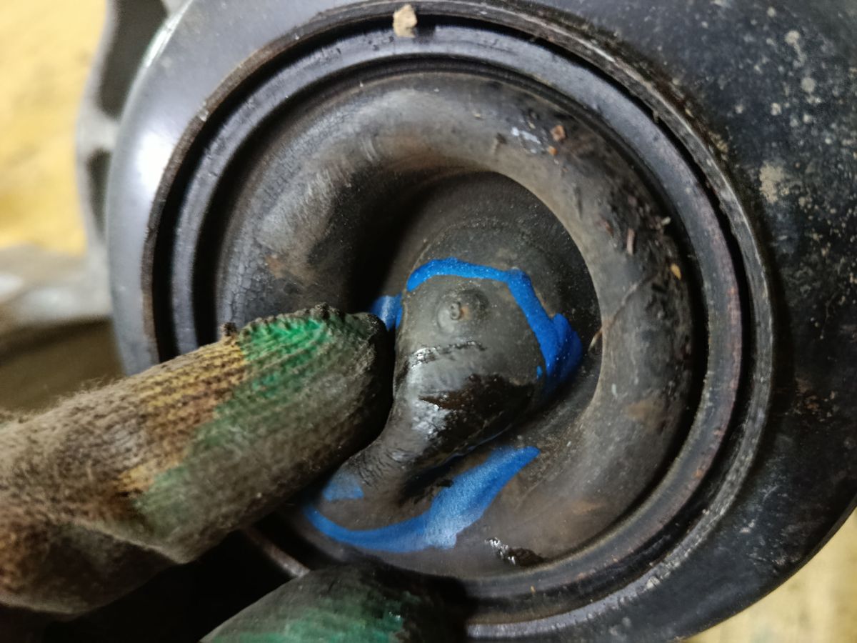 Подушка двигателя на Nissan X-Trail NT31 MR20DE Фото 3