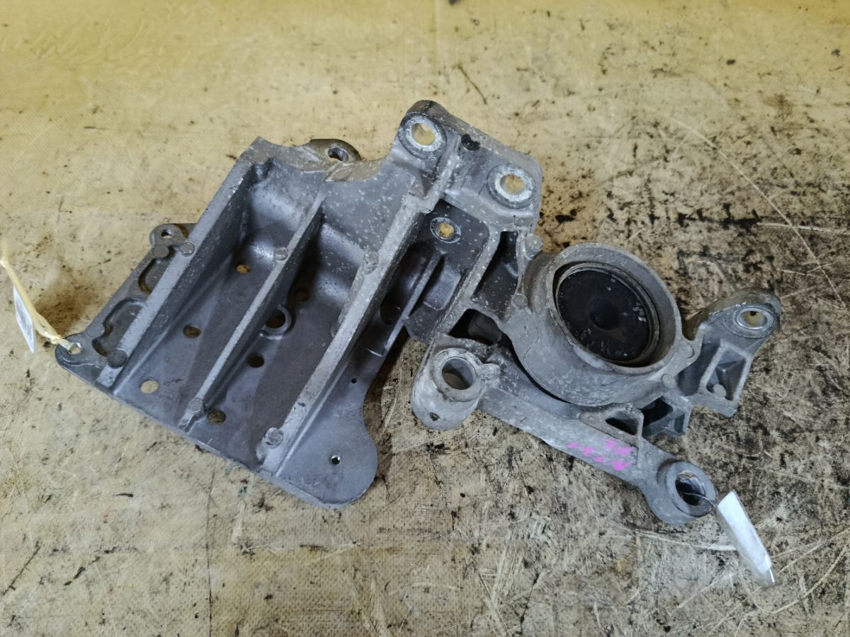Подушка двигателя на Nissan X-Trail NT31 MR20DE Фото 1