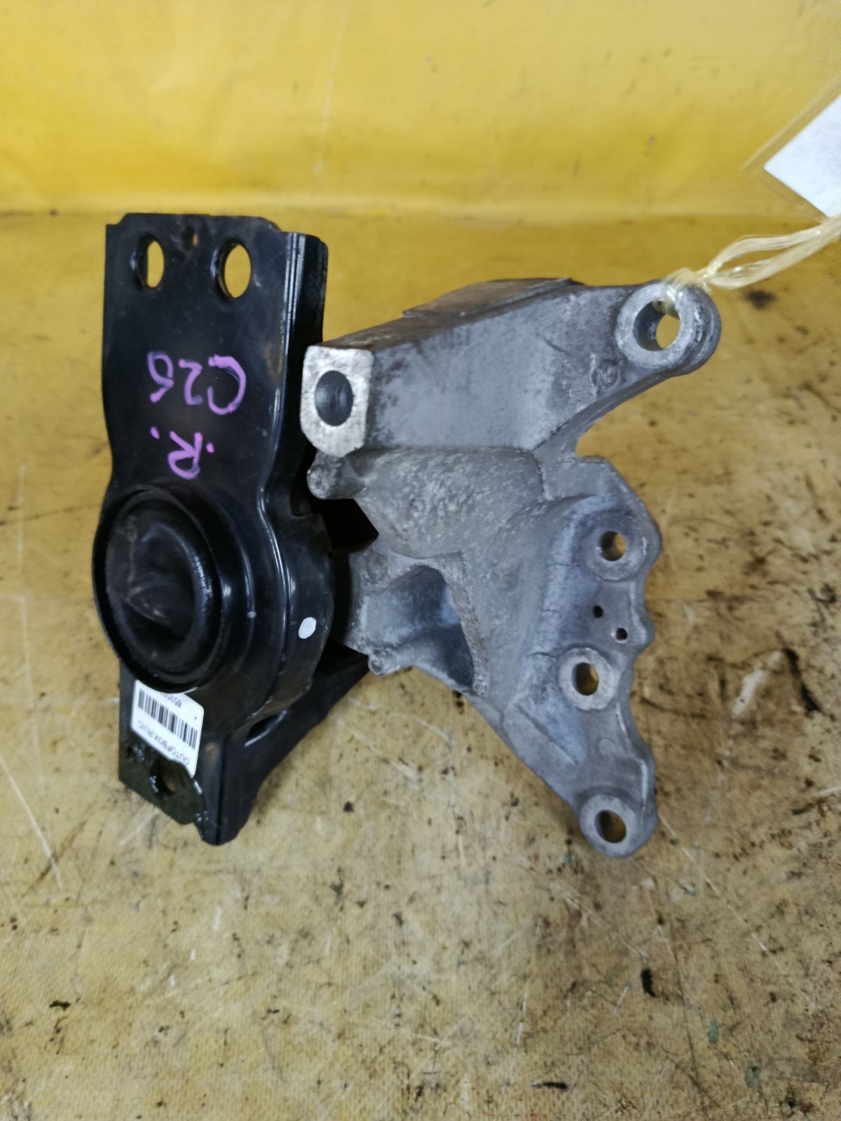 Подушка двигателя на Nissan Serena C26 MR20DD Фото 1