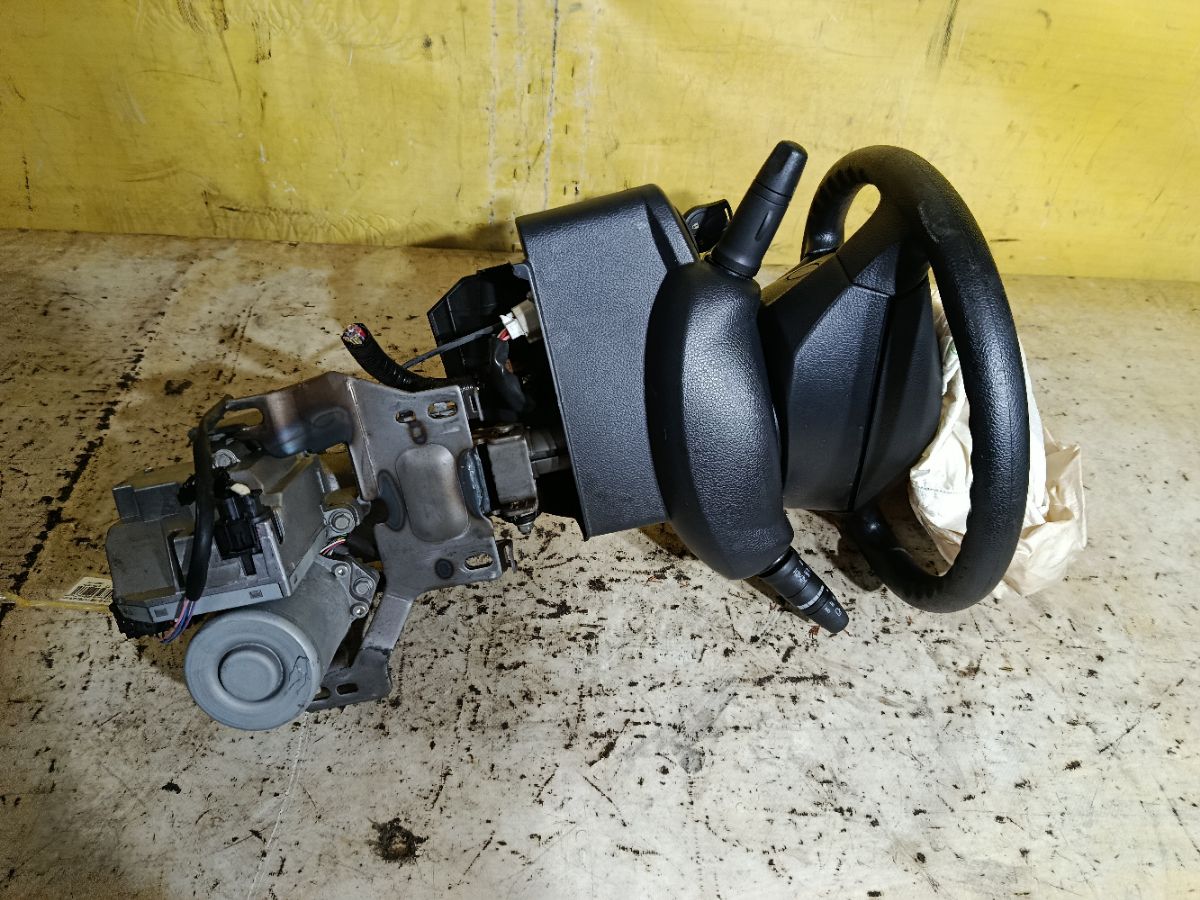 Рулевая колонка на Nissan Serena C25 Фото 1