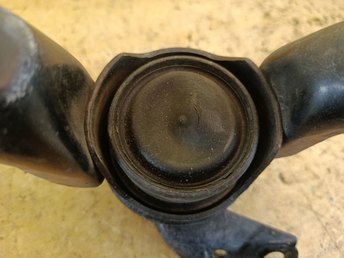 Подушка двигателя 12305-37050 на Toyota Noah ZRR70G 3ZR-FAE Фото 4