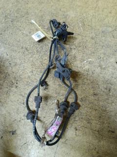 Датчик ABS на Honda Stream RN8 R20A, Переднее расположение