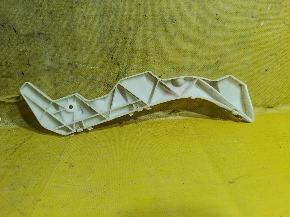 Крепление бампера на Mazda Atenza GGEP Фото 1