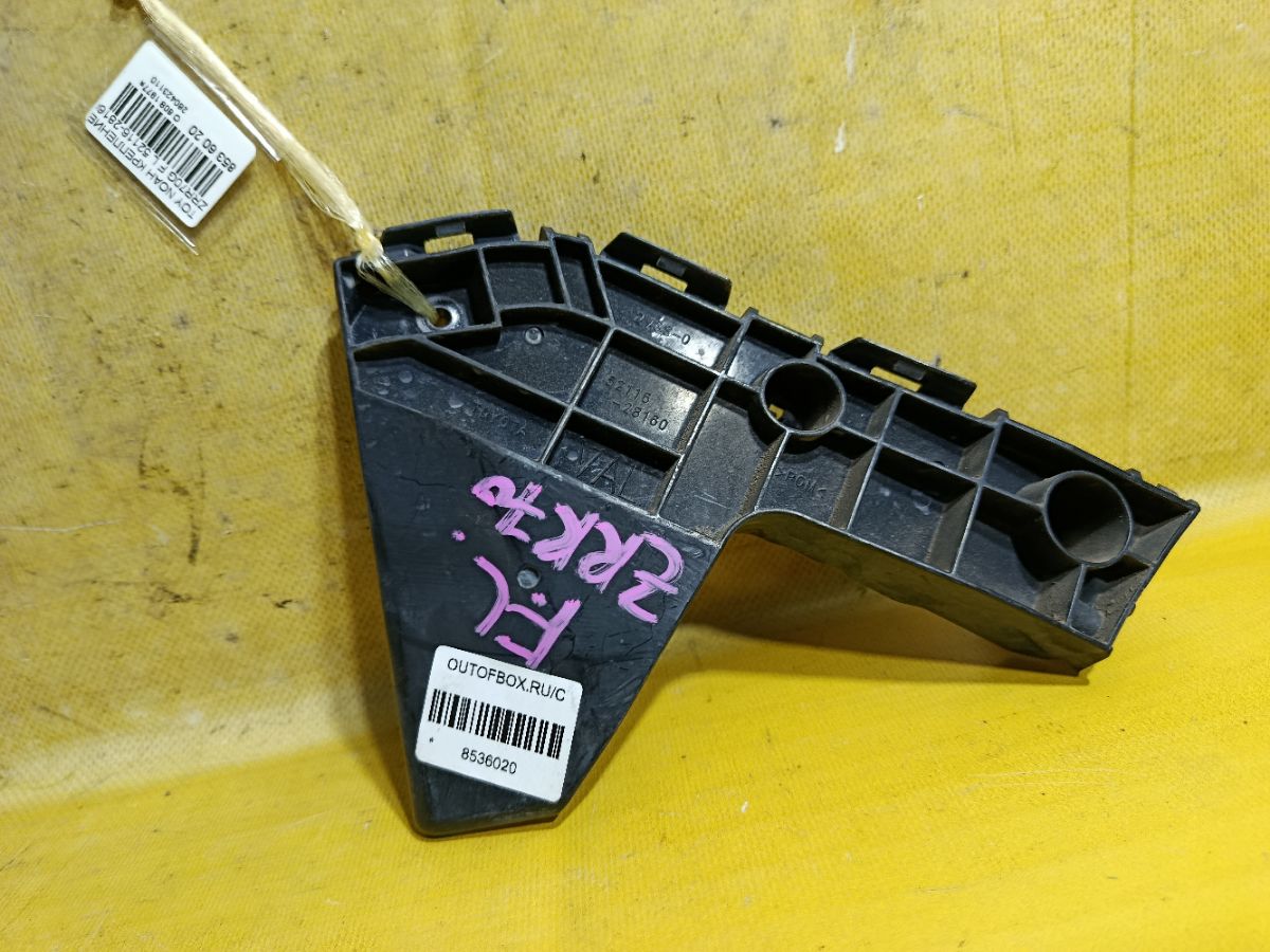 Крепление бампера 52116-28160 на Toyota Noah ZRR70G Фото 2