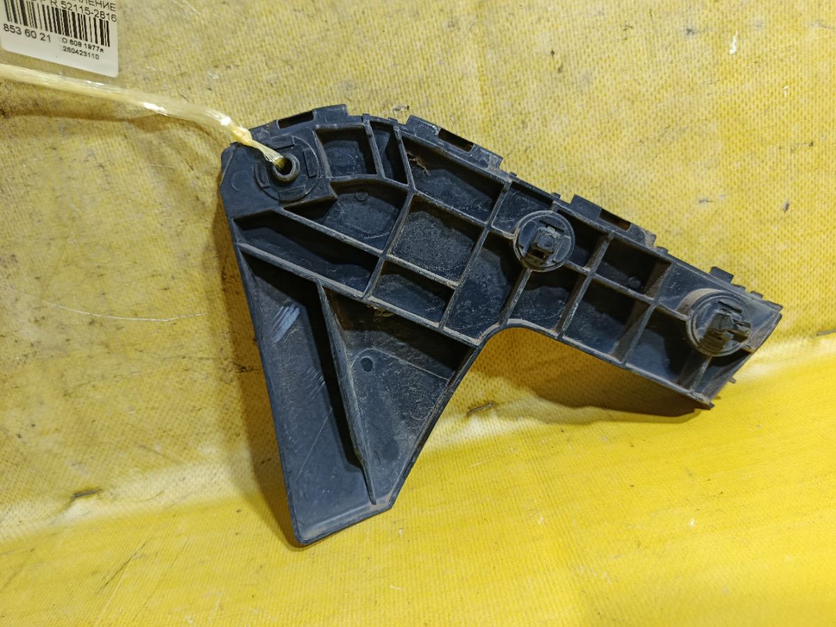 Крепление бампера 52115-28160 на Toyota Noah ZRR70G Фото 2