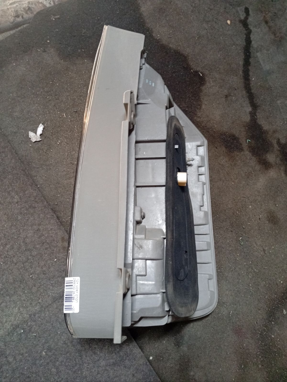 Стоп 28-199 28-199, на Toyota Voxy ZRR70G Фото 7