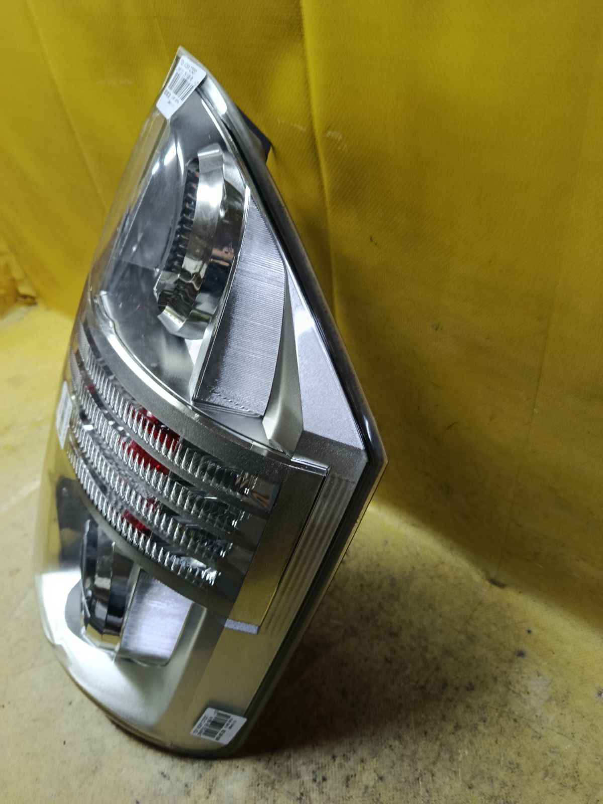 Стоп 28-199 28-199, на Toyota Voxy ZRR70G Фото 3