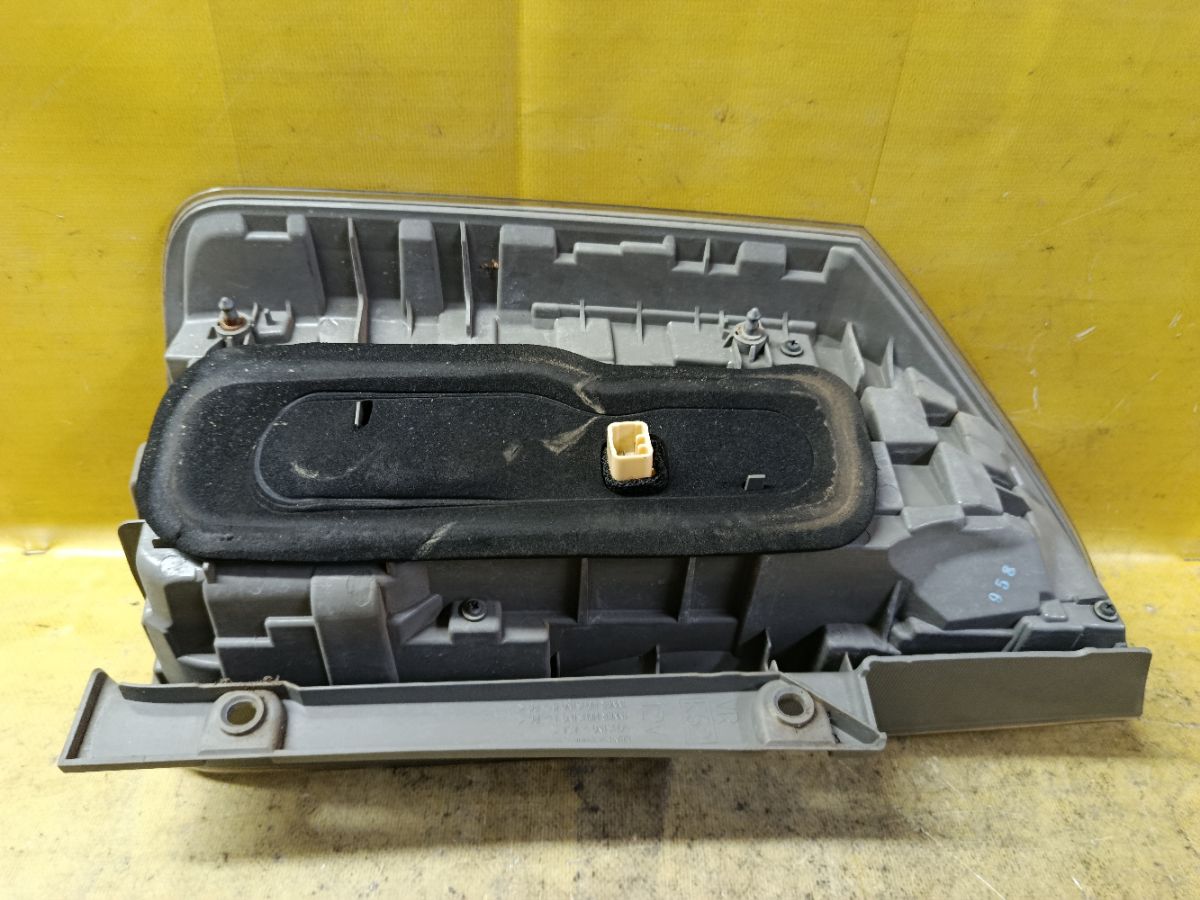 Стоп 28-199 28-199, на Toyota Voxy ZRR70G Фото 4