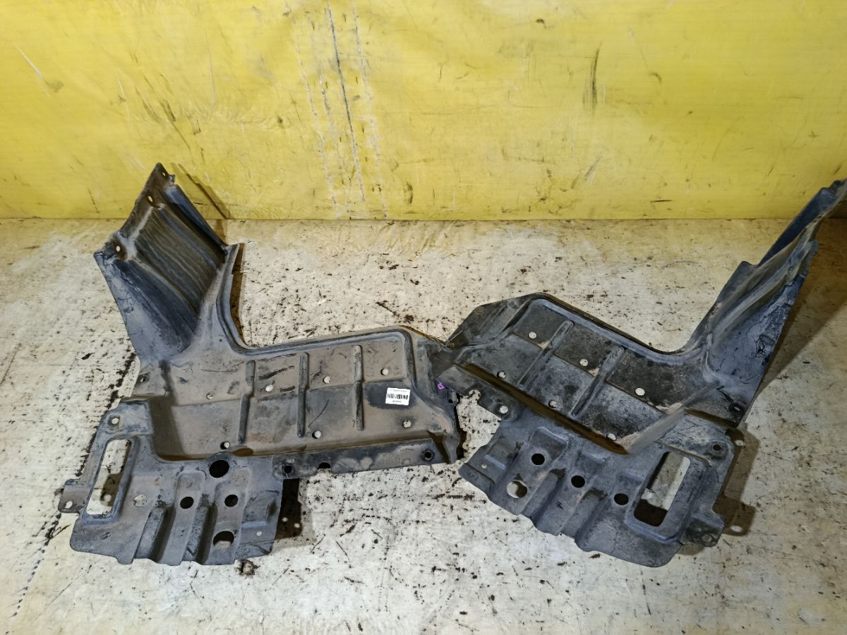 Защита двигателя 51442-28150, 51441-28170 на Toyota Noah ZRR70G 3ZR-FAE Фото 2