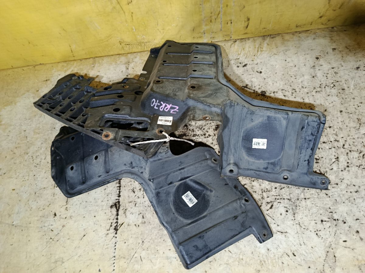 Защита двигателя 51442-28150, 51441-28170, 52618-28020 на Toyota Noah ZRR70G 3ZR-FAE Фото 6