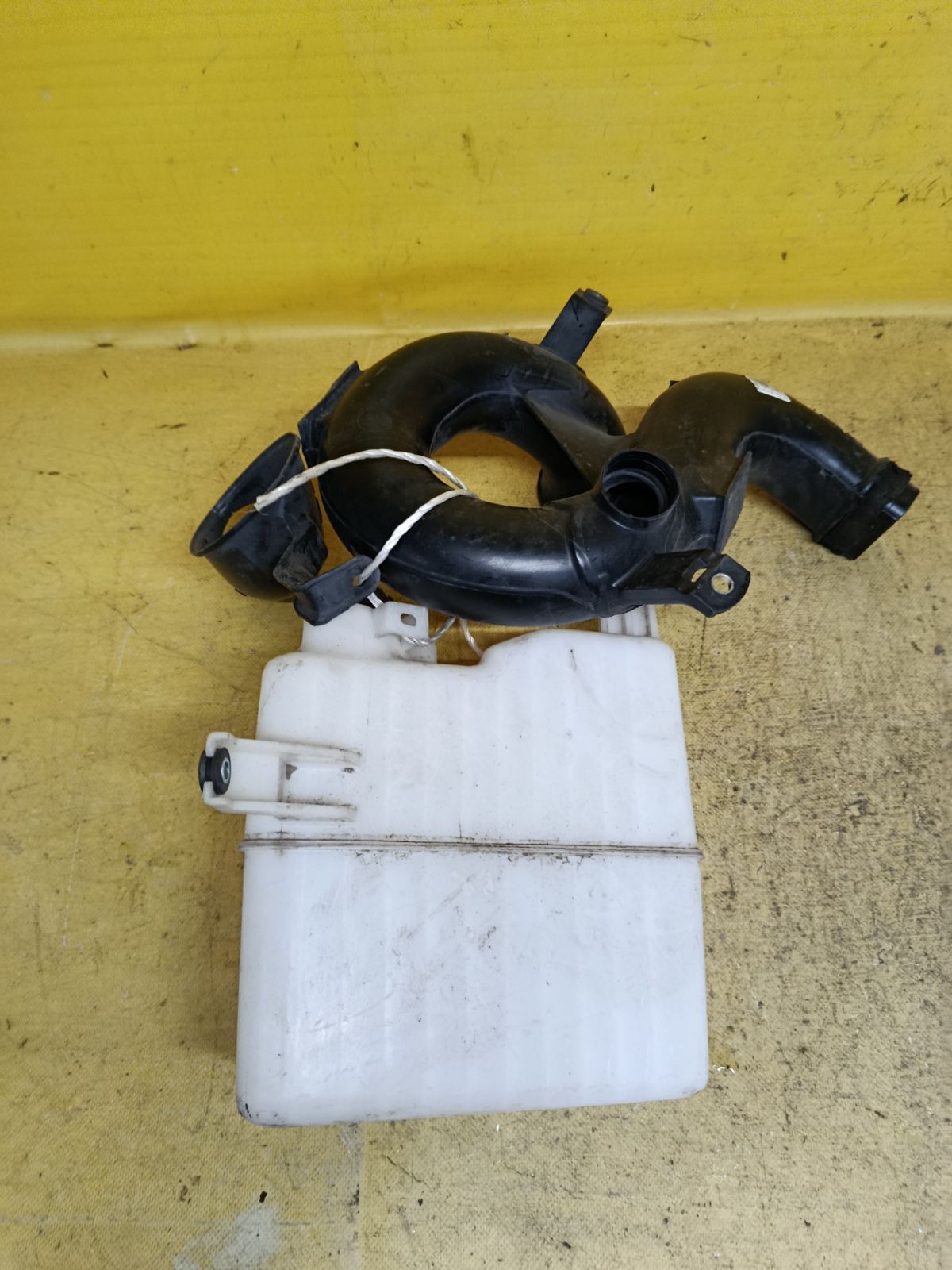 Влагоотделитель 17893-37030, 17752-37020 на Toyota Noah ZRR70G 3ZR-FAE Фото 2