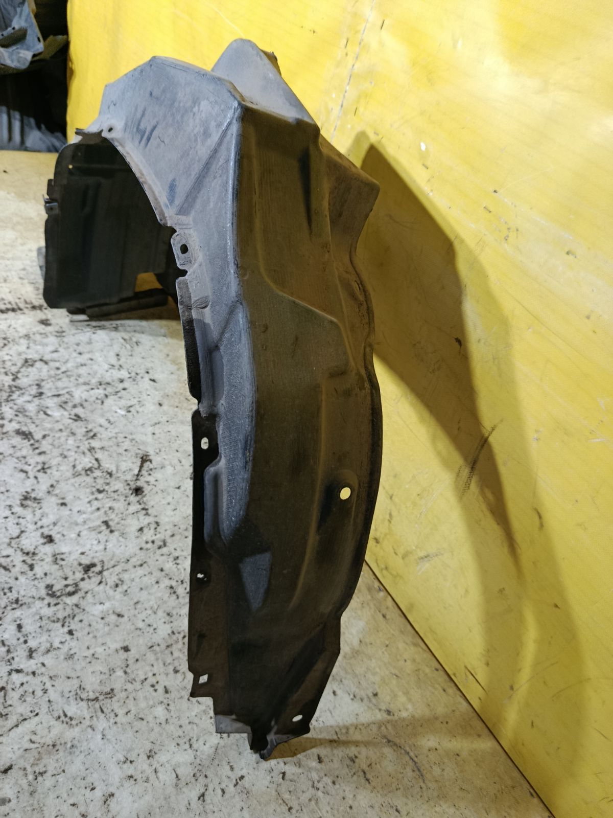 Подкрылок 53876-28251 на Toyota Noah ZRR70G 3ZR-FAE Фото 4