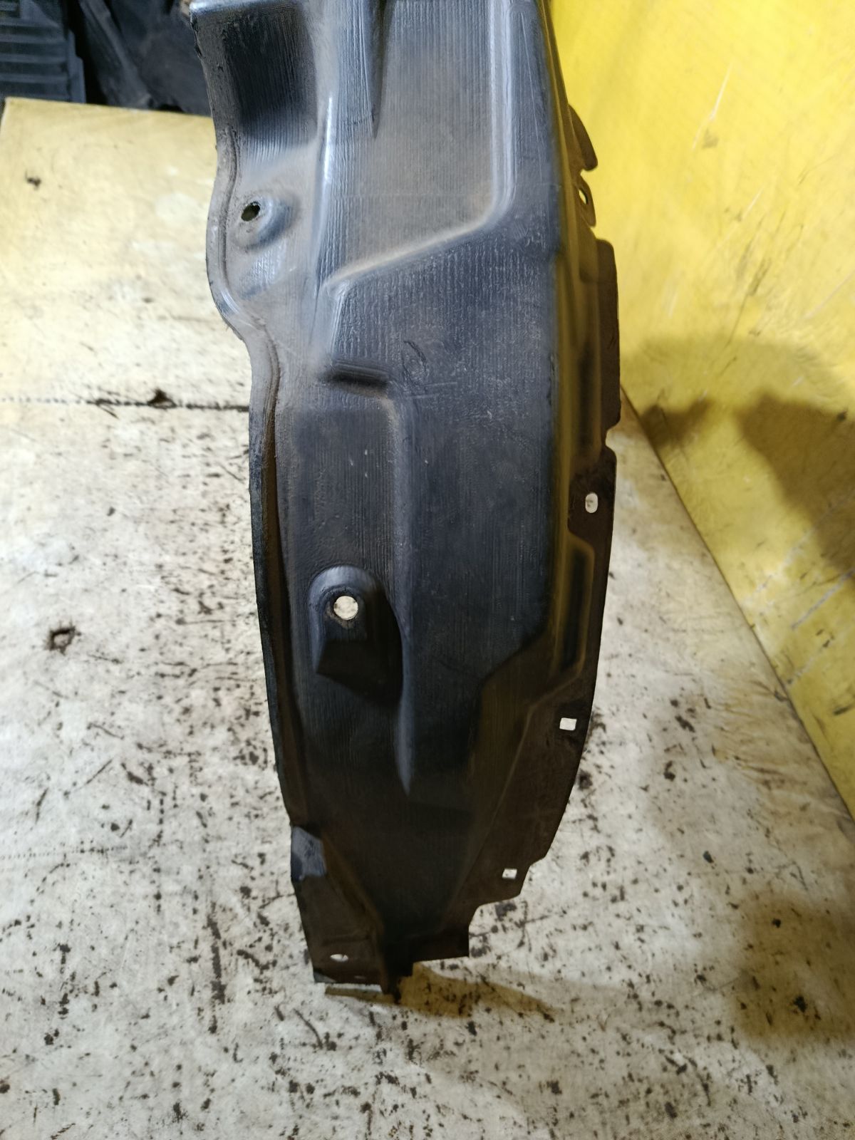 Подкрылок 53875-28201 на Toyota Voxy ZRR70G 3ZR-FAE Фото 4