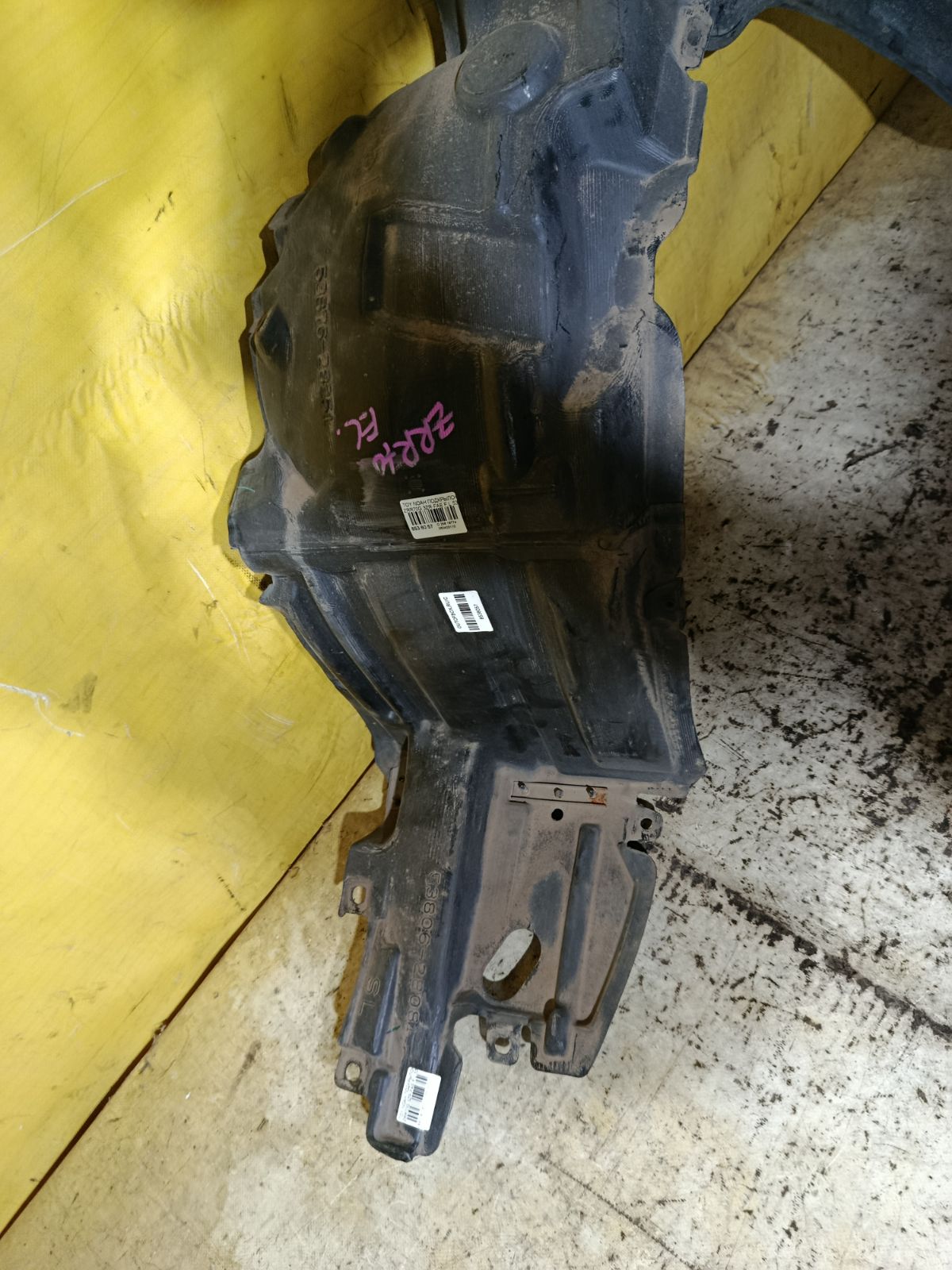 Подкрылок 53876-28251 на Toyota Noah ZRR70G 3ZR-FAE Фото 3