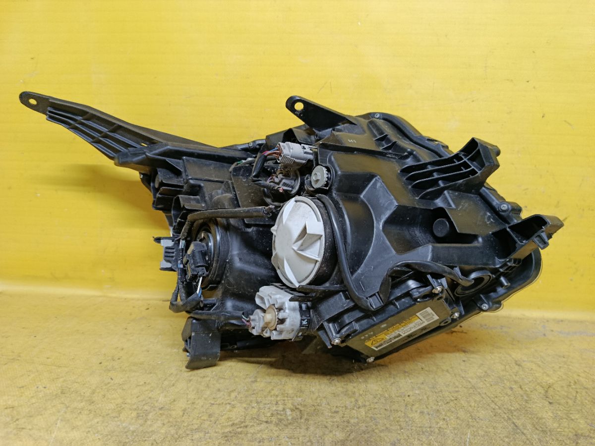 Фара 28-203 28-203, на Toyota Voxy ZRR70G Фото 4