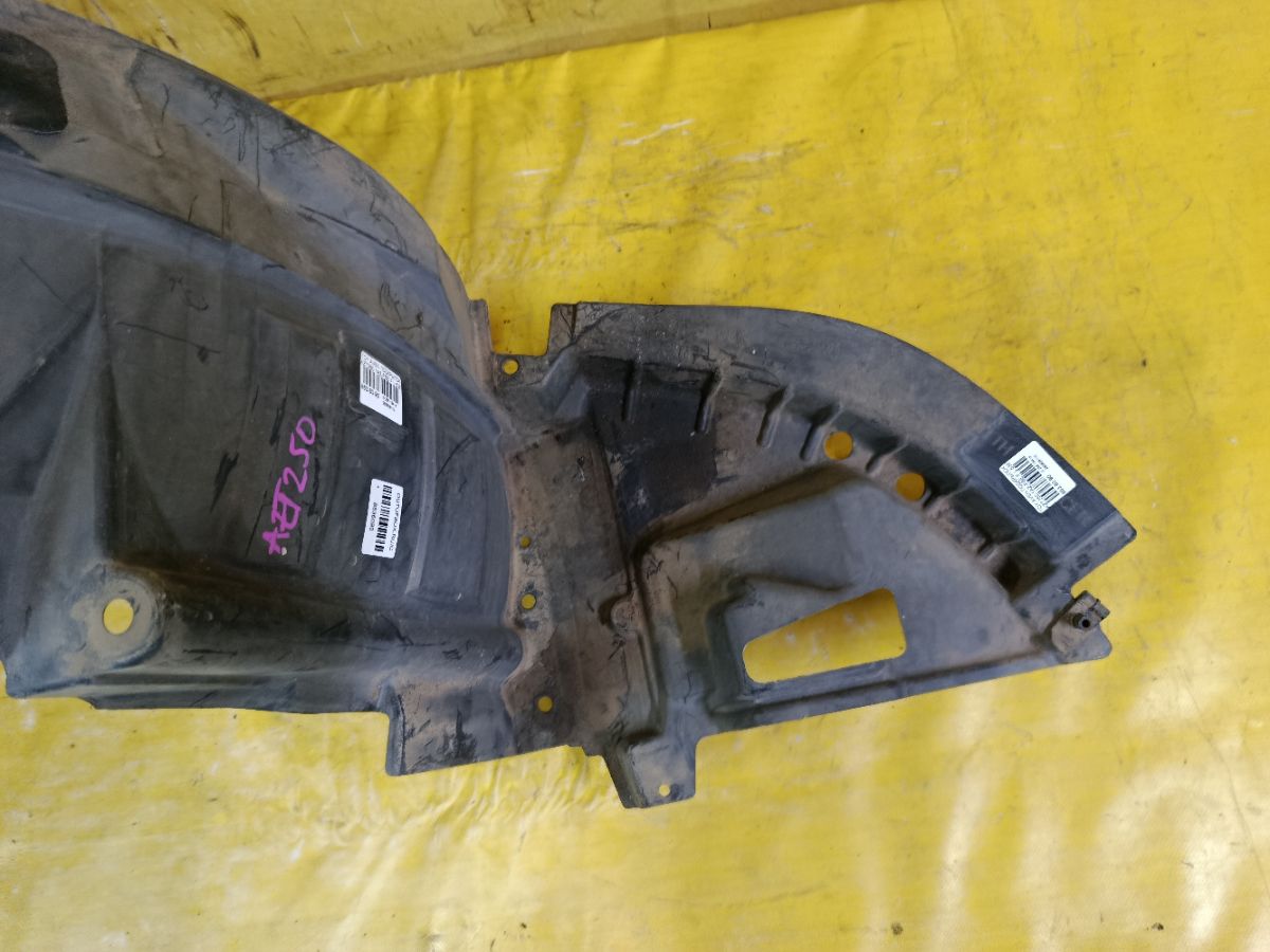 Подкрылок 53876-05061 на Toyota Avensis AZT250 1AZ-FSE Фото 2