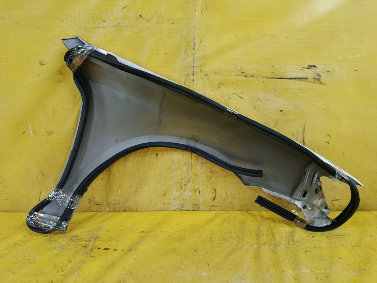 Крыло переднее на Subaru Legacy BL5 Фото 6