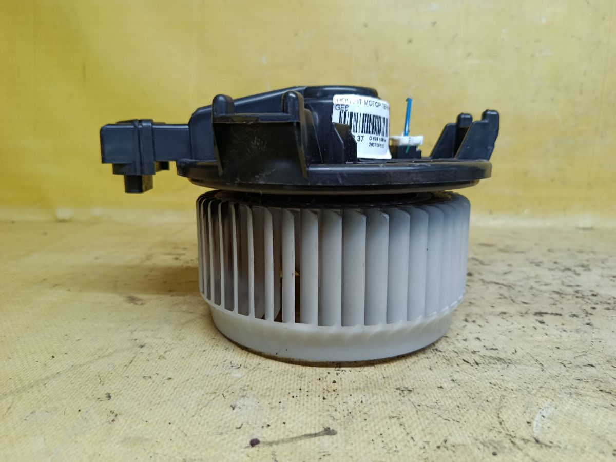 Мотор печки 79310-TF0-003 на Honda Fit GE6 Фото 2