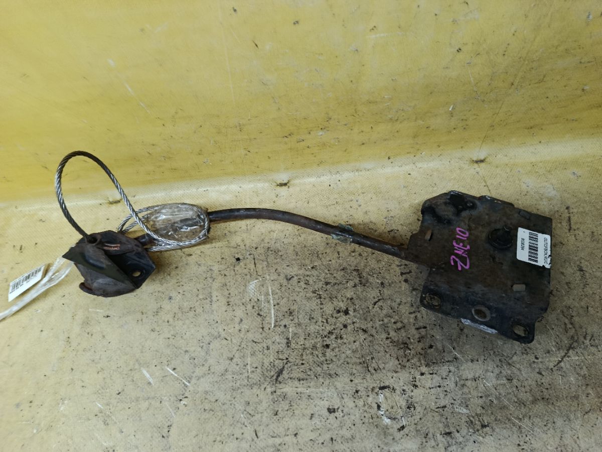 Крепление запасного колеса на Toyota Wish ZNE10G Фото 1