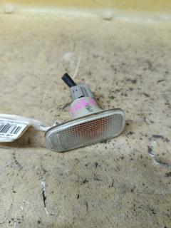 Поворотник в крыло на Toyota Wish ZNE10G T80 212-1419N-AE  81731-53010  81731-53011