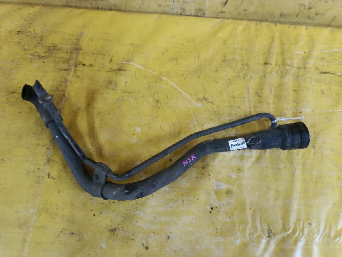 Заливная горловина топливного бака 77201-52050 на Toyota Vitz NCP10 2NZ-FE Фото 1